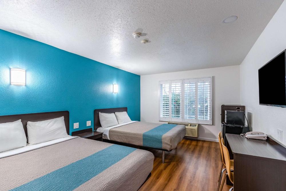 Queen Room with Two Queen Beds - Disability Access - Non-Smoking interior